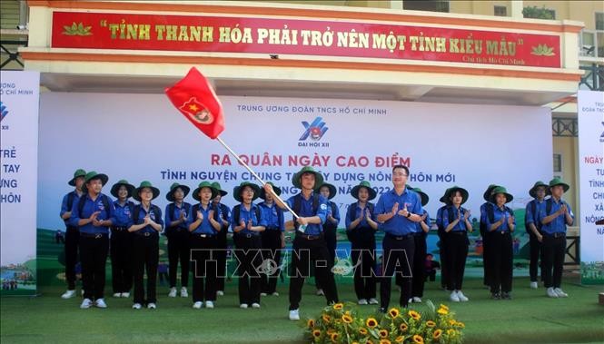 Trung ương Đoàn ra quân cao điểm tình nguyện xây dựng nông thôn mới. Ảnh: Nguyễn Nam-TTXVN