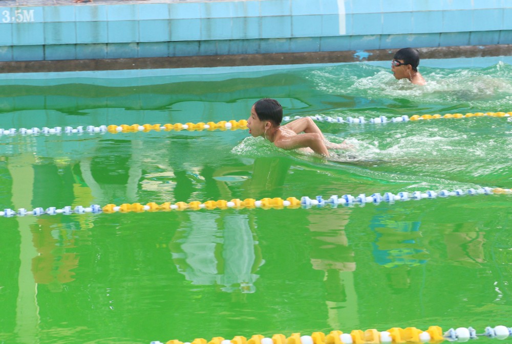 Vận động viên tham gia Giải bơi lội thiếu niên, nhi đồng tỉnh Vĩnh Long năm 2022. Ảnh: Lê Thúy Hằng – TTXVN