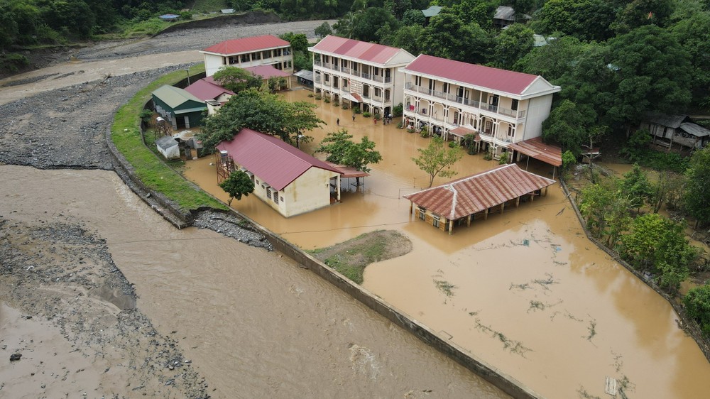 Trường THCS Tạ Khoa tại xã Tạ Khoa (Bắc Yên, Sơn La) ngập trong nước lũ. Ảnh: Hữu Quyết - TTXVN