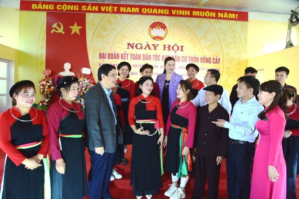 Đồng chí Nguyễn Đắc Vinh dự Ngày hội Đại đoàn kết tại huyện Sơn Dương