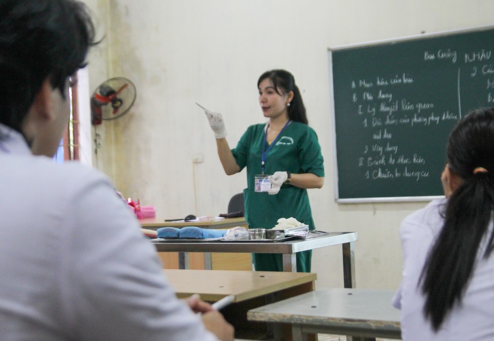 Ngày Nhà giáo Việt Nam 20/11: Cô giáo trẻ dành cả tuổi thanh xuân tận tụy với nghề “đưa đò”