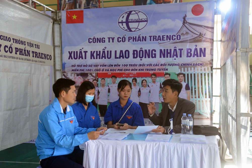 Ngày hội việc làm dành cho thanh niên dân tộc thiểu số tại Sơn La