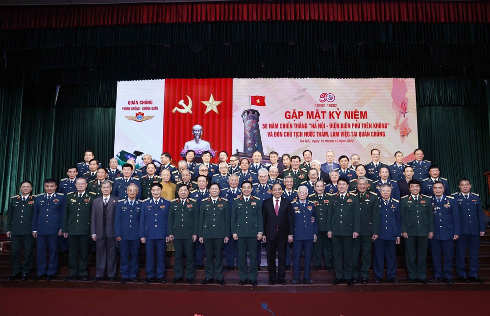 Chủ tịch nước Nguyễn Xuân Phúc dự Gặp mặt kỷ niệm 50 năm Chiến thắng “Hà Nội - Điện Biên Phủ trên không”