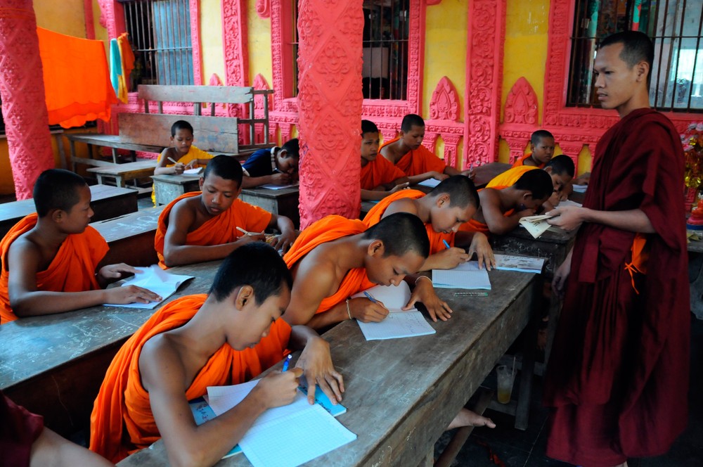 Những năm qua, việc dạy chữ Khmer tại các điểm chùa, trường học trên địa bàn tỉnh Sóc Trăng luôn được sự ủng hộ, khuyến khích từ chính quyền địa phương, bà con Phật tử. Ảnh: An Hiếu