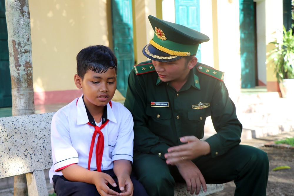 Đồng hành cùng trẻ em vùng biên giới Kon Tum