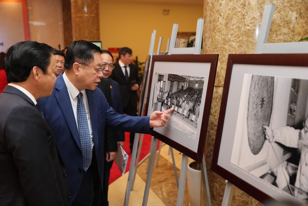Khai mạc triển lãm ảnh Kỷ niệm 80 năm Đề cương về Văn hóa Việt Nam