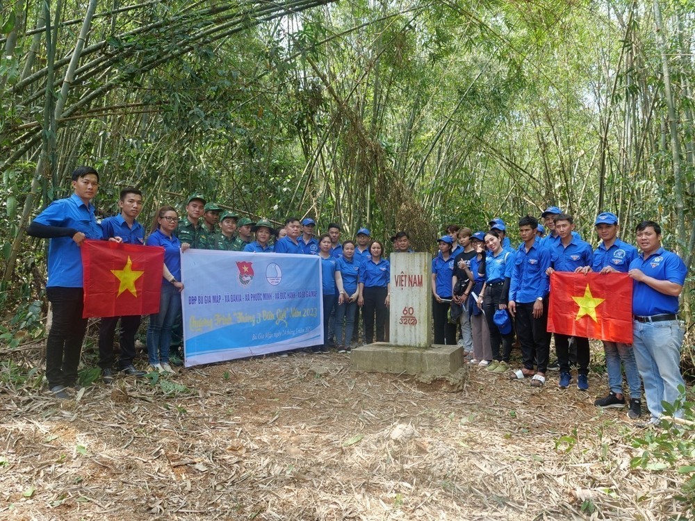 Những hoạt động của đoàn thanh niên huyện biên giới Bù Gia Mập, huyện Bù Gia Mập, Bình Phước trong tháng thanh niên. Ảnh: TTXVN phát