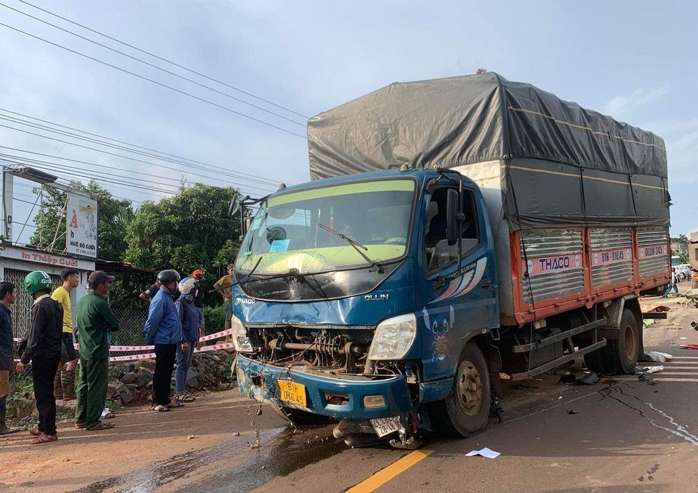 Xe tải tại hiện trường vụ tai nạn đặc biệt nghiêm trọng khiến 3 người tử vong ở Gia Lai. Ảnh: Quang Thái- TTXVN