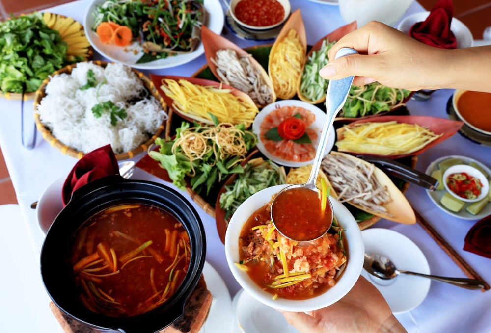 Lẩu Thả của ngư dân Mũi Né mang đậm nét văn hóa ẩm thực Việt. Ảnh: Hồng Đạt – TTXVN