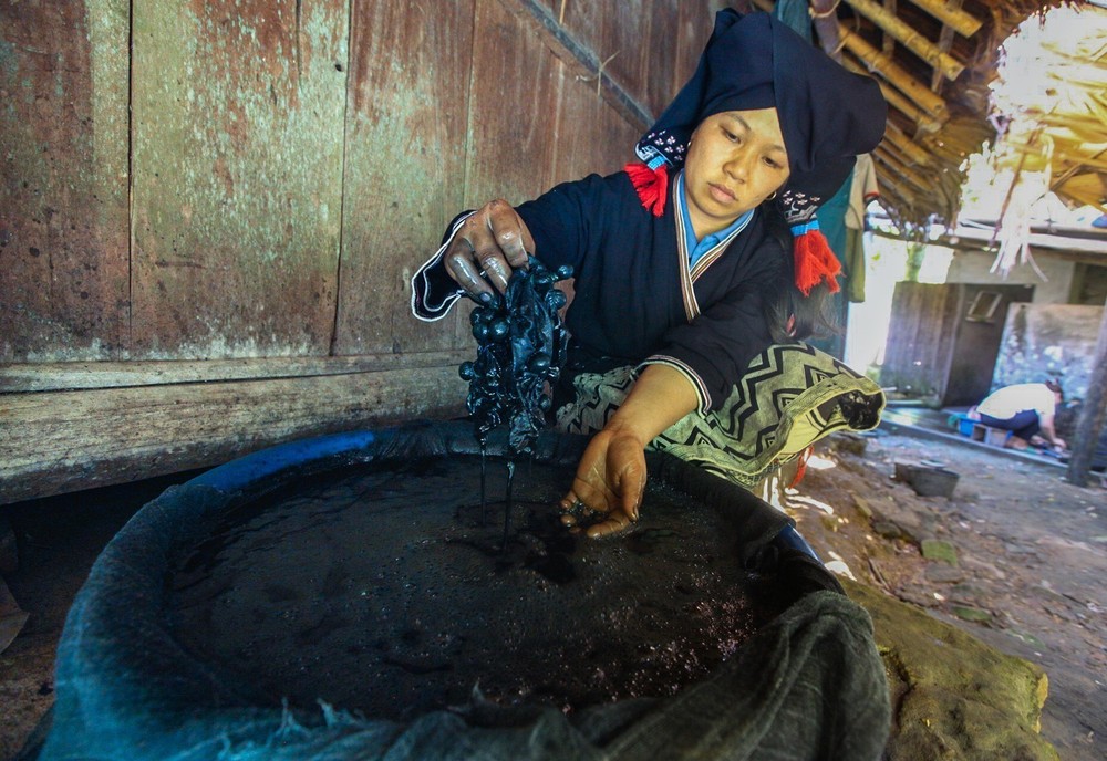 Gìn giữ nghề dệt thổ cẩm, bảo tồn nét văn hóa đặc sắc của người Dao Tiền tại Hòa Bình