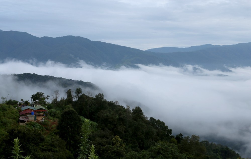 Những suối mây trắng tinh bồng bềnh giữ núi rừng bạt ngàn của Tây Bắc tại xã biên giới Ka Lăng. Ảnh: Quý Trung – TTXVN
