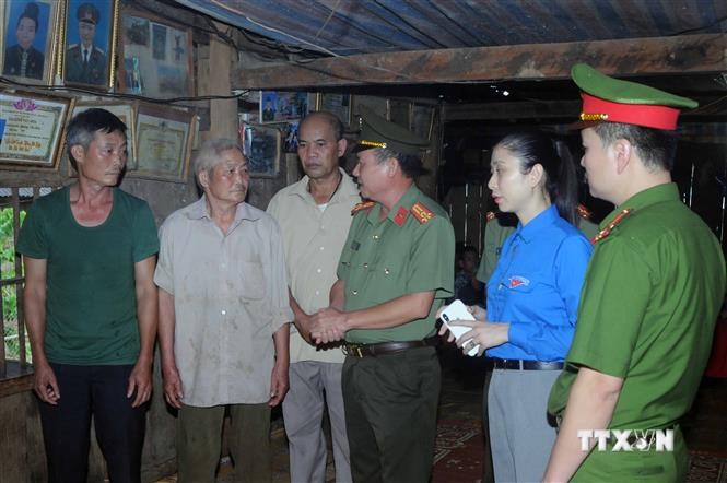Sơn La truy tặng Huy hiệu “Tuổi trẻ dũng cảm”cho đồng chí Quàng Văn Xôm