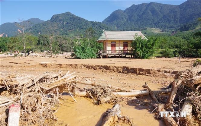 Mưa do ảnh hưởng bão số 8 khiến việc cứu trợ gặp khó khăn ở Quảng Trị 