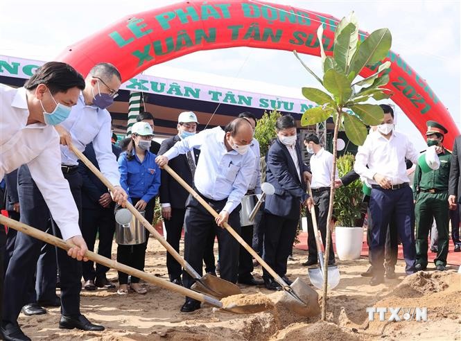 Thủ tướng Nguyễn Xuân Phúc dự lễ phát động Tết trồng cây đời đời nhớ ơn Bác Hồ tại Phú Yên