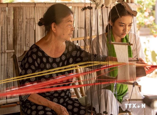 Bà Thuận Thị Trụ đưa thổ cẩm truyền thống vươn ra thế giới