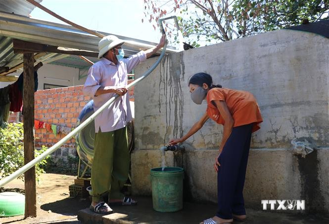 Người dân Phú Yên sẻ chia nguồn nước sinh hoạt, “dìu nhau” qua khô hạn