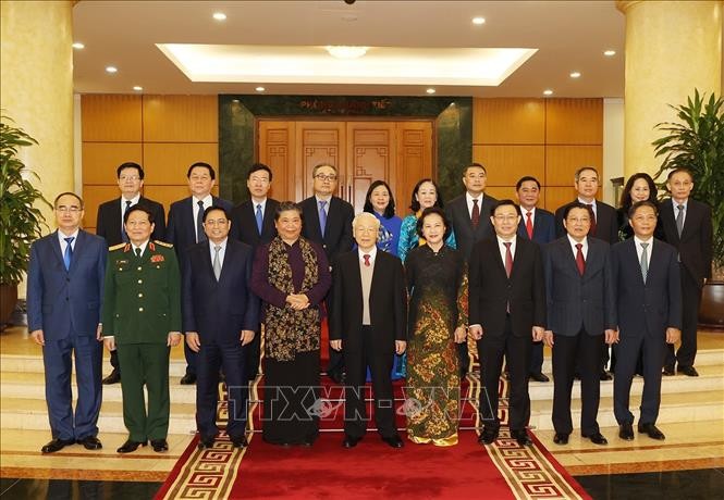 Tổng Bí thư Nguyễn Phú Trọng cùng các đồng chí lãnh đạo, nguyên lãnh đạo Đảng, Nhà nước chụp ảnh chung. Ảnh: Trí Dũng – TTXVN