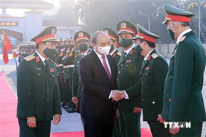 Chủ tịch nước Nguyễn Xuân Phúc thăm, làm việc tại Bộ Tư lệnh Quân khu 4