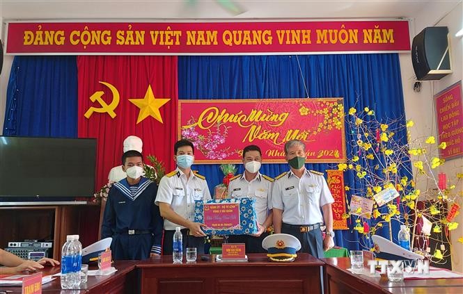 Tết Nhâm Dần 2022: Bộ Tư lệnh Vùng 2 Hải quân thăm, chúc Tết tại huyện Côn Đảo