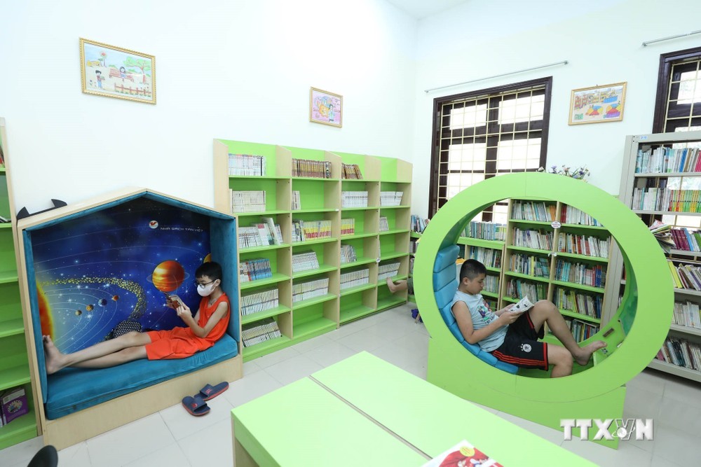 Không gian đọc sách sạch đẹp, bắt mắt, thu hút các em học sinh đến đọc sách tại Phòng thiếu nhi của Thư viện tỉnh Lạng Sơn. Ảnh: Anh Tuấn – TTXVN