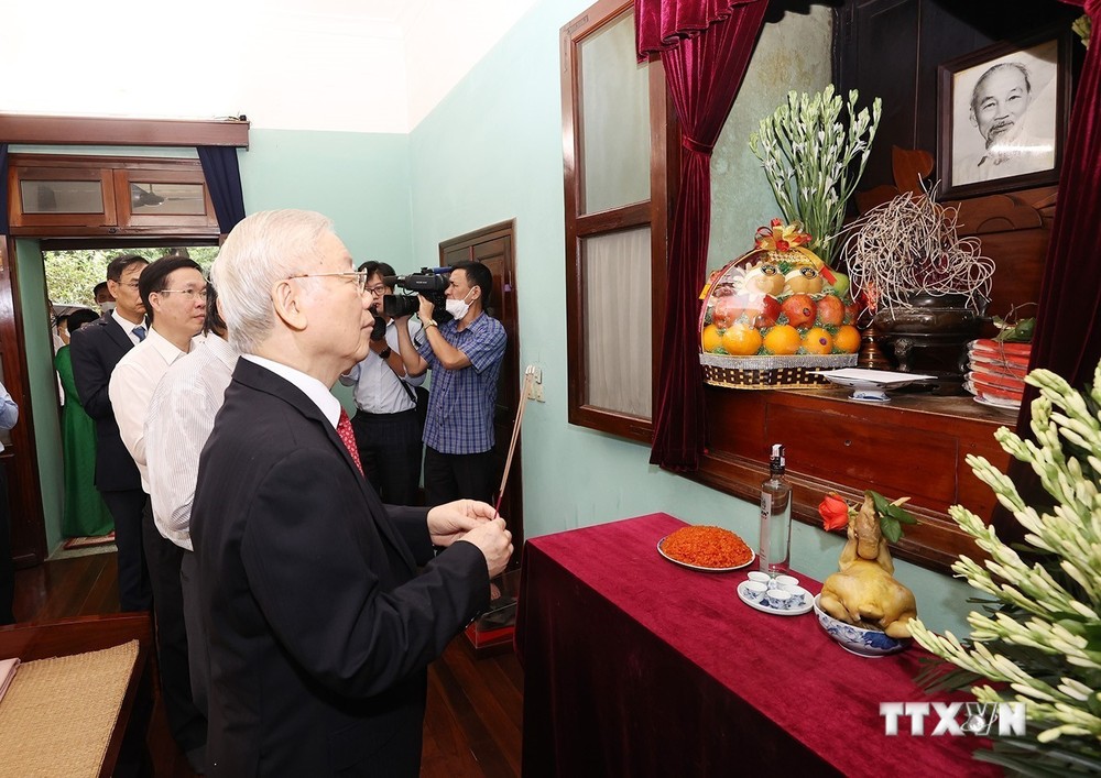 77 năm Quốc khánh: Tổng Bí thư Nguyễn Phú Trọng dâng hương tưởng niệm Chủ tịch Hồ Chí Minh
