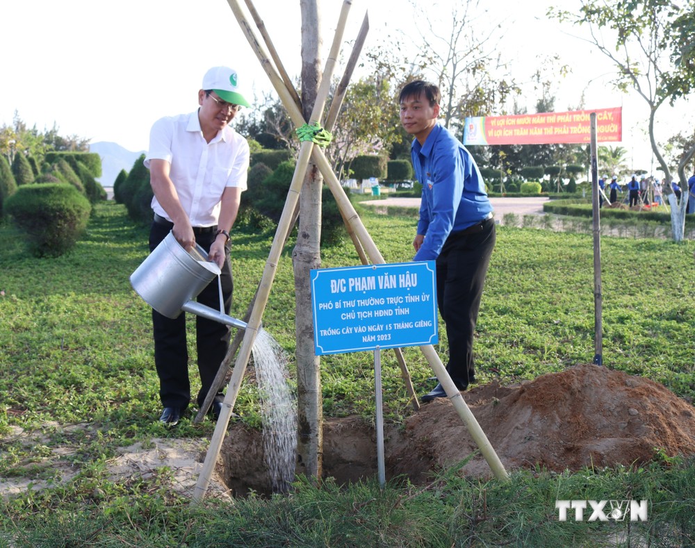 Sôi nổi Tết trồng cây "Đời đời nhớ ơn Bác Hồ” Xuân Quý Mão 2023 tại Ninh Thuận