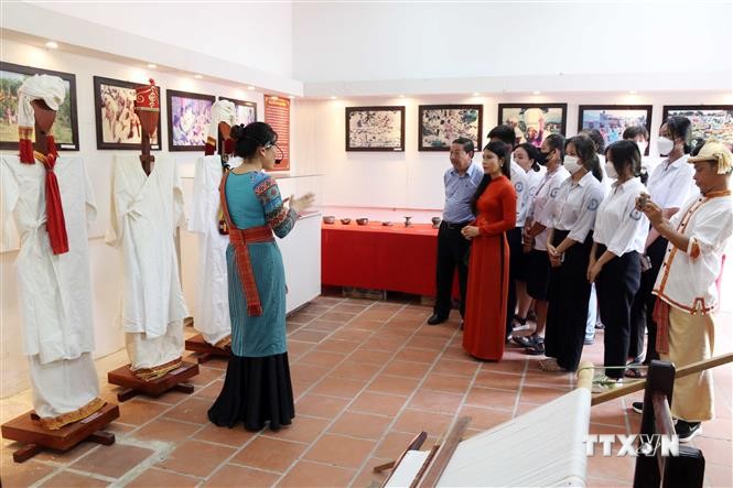Trưng bày ‘‘Di sản văn hóa Chăm Ninh Thuận’’ tại Cà Mau