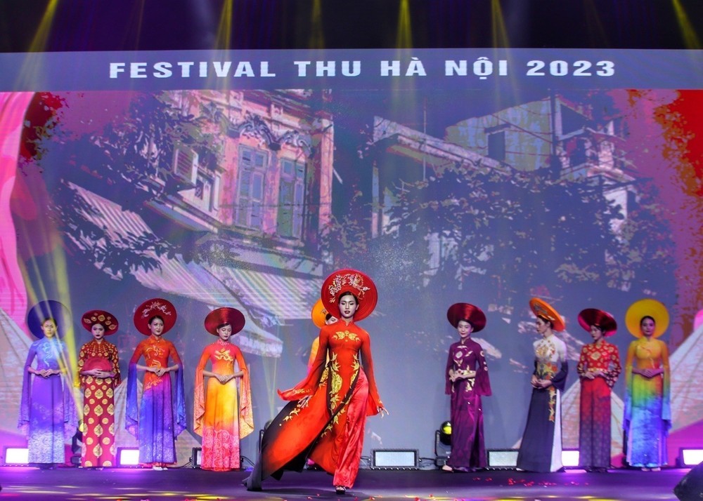 Nhẹ nhàng, lắng đọng lễ khai mạc Festival Thu Hà Nội