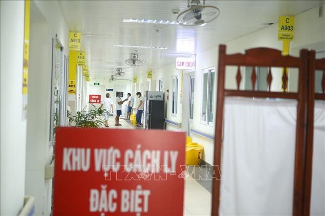 Thêm 5 ca mắc COVID-19 mới được cách ly ngay tại Hà Nội và Thành phố Hồ Chí Minh 