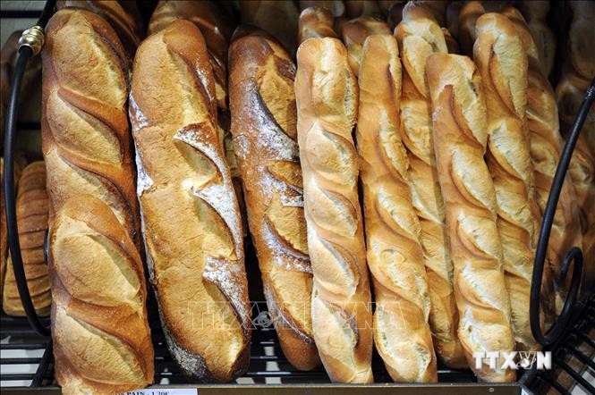 Bánh mì baguette tại Paris, Pháp. Ảnh: AFP/TTXVN