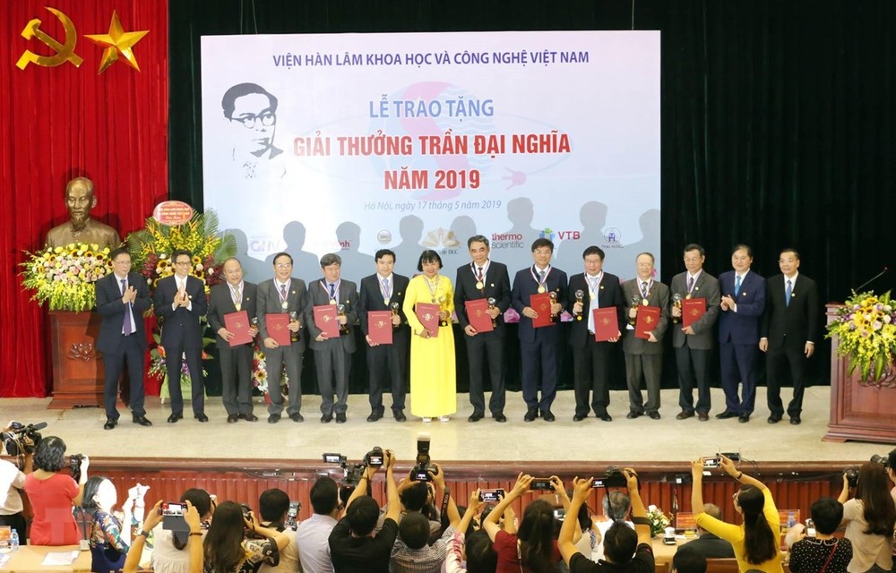 Các nhà khoa học nhận Giải thưởng Trần Đại Nghĩa năm 2019. Ảnh: Anh Tuấn/TTXVN