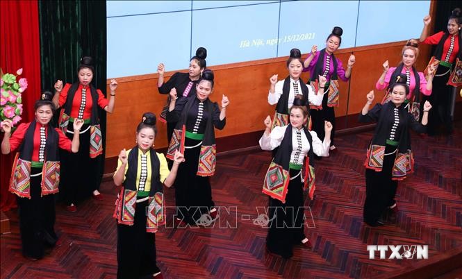 Biểu diễn các điệu Xòe Thái mừng sự kiện UNESCO ghi danh Xòe Thái vào danh sách di sản văn hóa phi vật thể đại diện của nhân loại tại Bộ Văn hóa, Thể thao và Du lịch. Ảnh: Thanh Tùng - TTXVN