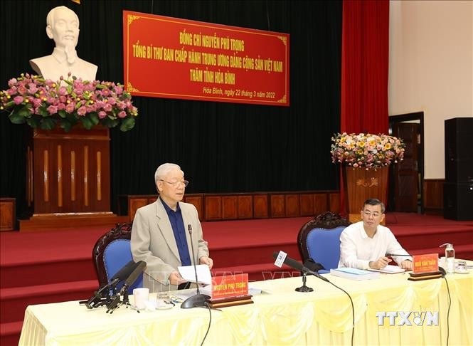 Tổng Bí thư Nguyễn Phú Trọng phát biểu chỉ đạo tại buổi làm việc với Ban Thường vụ và lãnh đạo tỉnh Hòa Bình. Ảnh: Trí Dũng– TTXVN