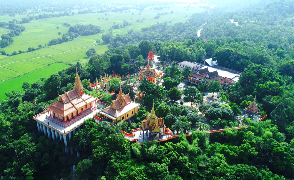 Chùa Tà Pạ - ngôi chùa Khmer có kiến trúc đẹp, độc đáo và tiêu biểu ở huyện Tri Tôn (An Giang). Ảnh: Công Mạo