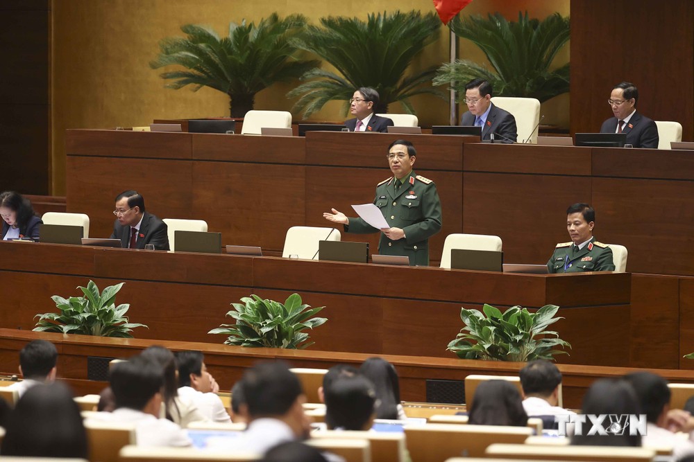 Bộ trưởng Bộ Quốc phòng Phan Văn Giang phát biểu giải trình, làm rõ một số vấn đề đại biểu Quốc hội nêu. Ảnh: Doãn Tấn - TTXVN