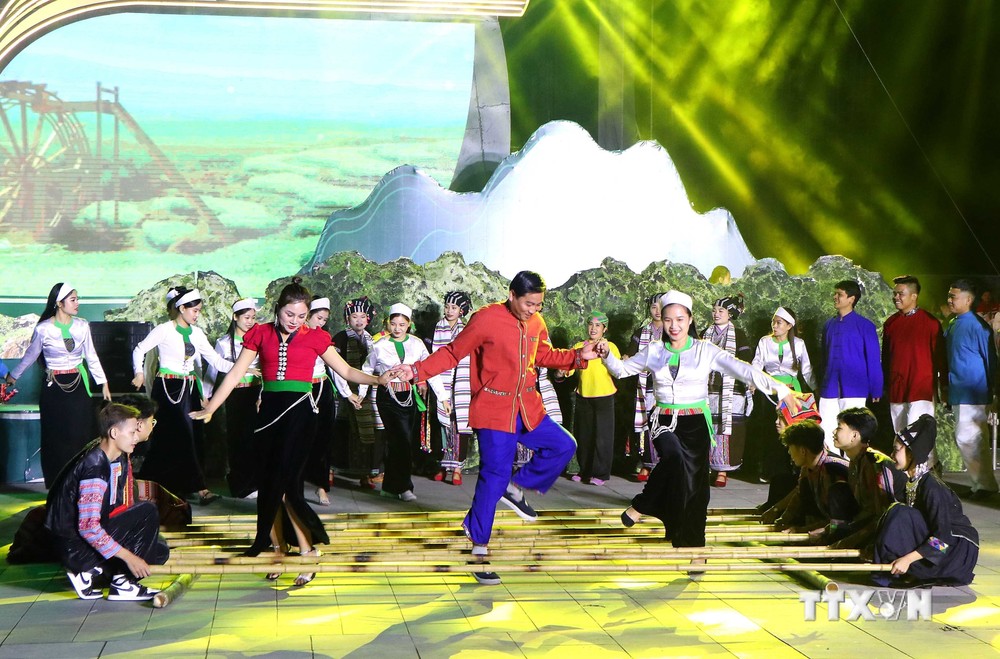 Chương trình nghệ thuật tại lễ khai mạc Ngày hội Văn hoá, Thể thao và Du lịch các dân tộc vùng Tây Bắc lần thứ XV