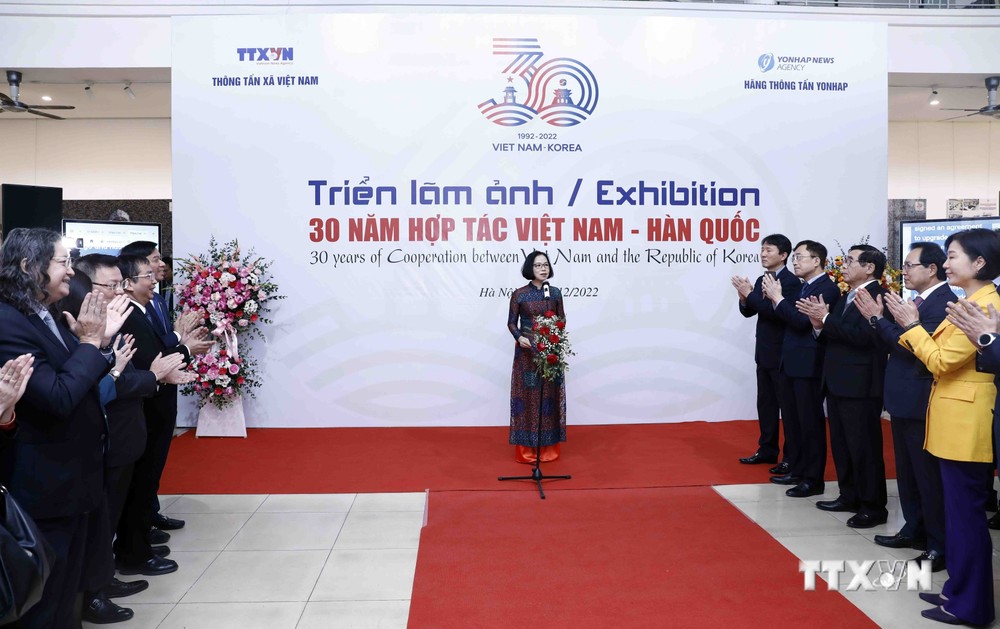 Tổng giám đốc Thông tấn xã Việt Nam Vũ Việt Trang phát biểu khai mạc triển lãm. Ảnh: An Đăng - TTXVN