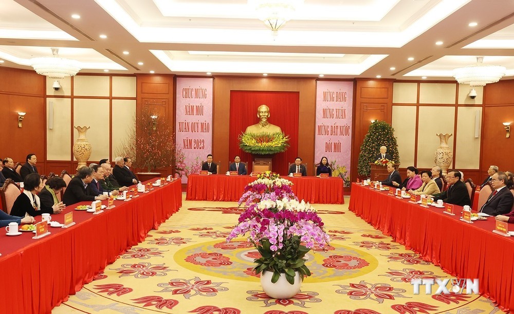 Tổng Bí thư Nguyễn Phú Trọng chúc Tết các đồng chí lãnh đạo và nguyên lãnh đạo Đảng, Nhà nước. Ảnh: Trí Dũng – TTXVN