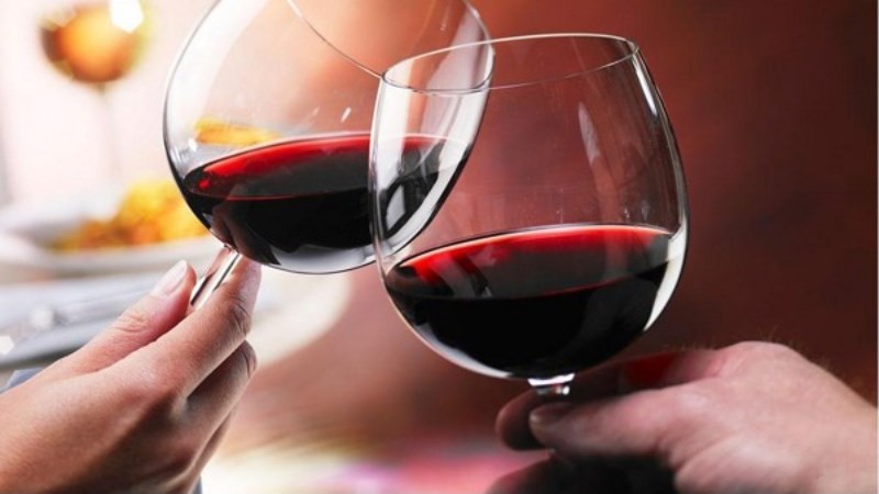 Uống ít rượu vang đỏ cũng không lợi gì cho sức khỏe