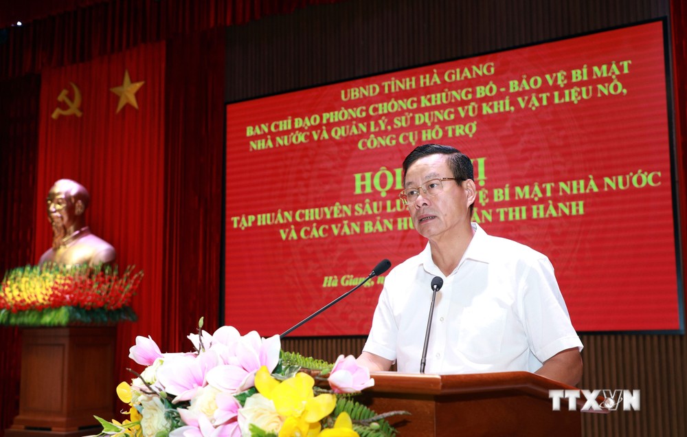 Chủ tịch UBND tỉnh Hà Giang Nguyễn Văn Sơn phát biểu tại hội nghị. Ảnh: Minh Tâm-TTXVN