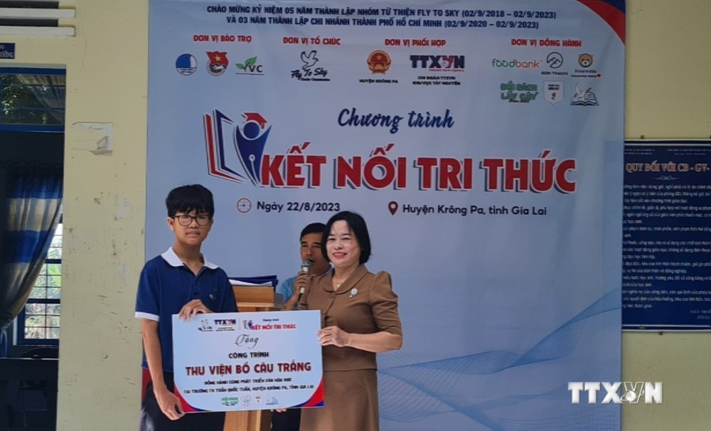 Kết nối tri thức cho học sinh vùng sâu, vùng xa huyện Krông Pa