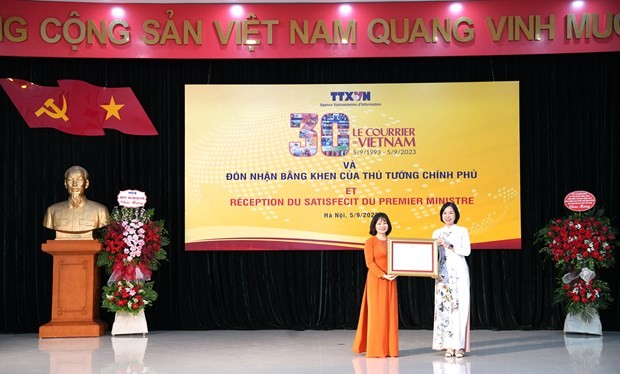 Báo Le Courrier du Vietnam vinh dự nhận Bằng khen của Thủ tướng Chính phủ. Ảnh: vietnamplus.vn