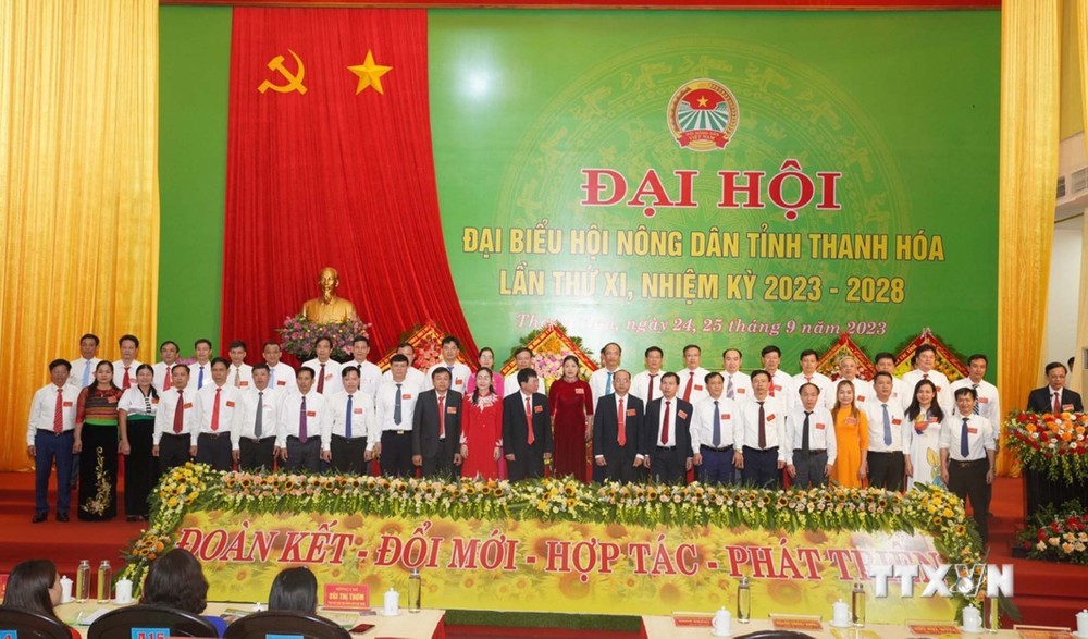 Ban chấp hành Hội nông dân tỉnh Thanh Hoá khoá XI, nhiệm kỳ 2023-2028, ra mắt Đại hội. Ảnh: Nguyễn Nam-TTXVN