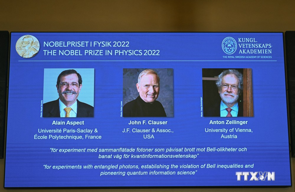 Chân dung 3 nhà khoa học Alain Aspect , John F. Clauser và Anton Zeilinger đoạt Giải Nobel Vật lý 2022. Ảnh: AFP/TTXVN