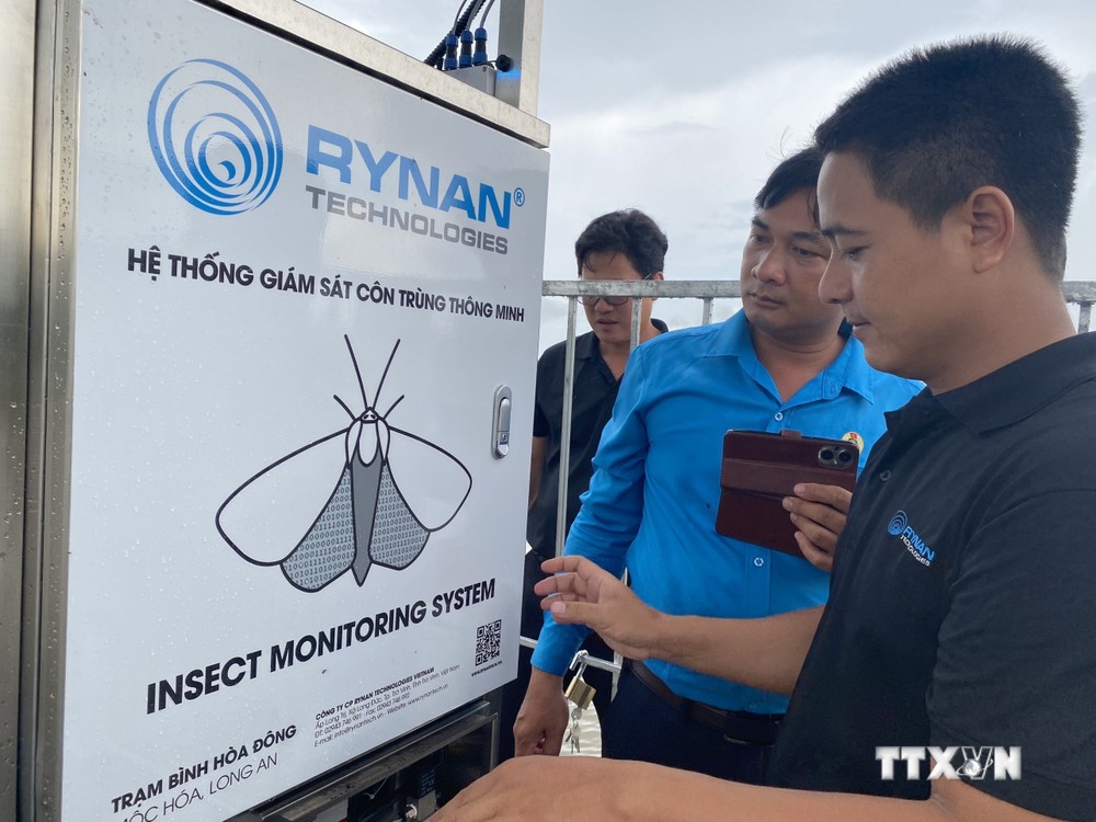 Trạm hệ thống giám sát sâu rầy thông minh tại huyện Mộc Hóa, tỉnh Long An. Ảnh: Thanh Bình-TTXVN