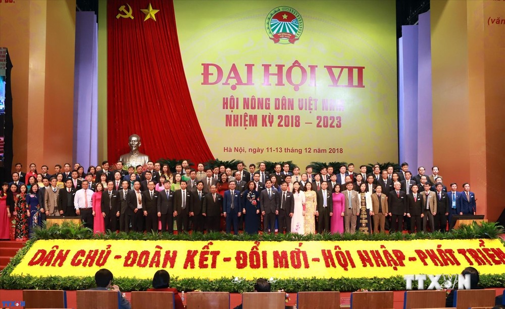 Nghị quyết của Bộ Chính trị về đổi mới, nâng cao chất lượng hoạt động của Hội Nông dân Việt Nam