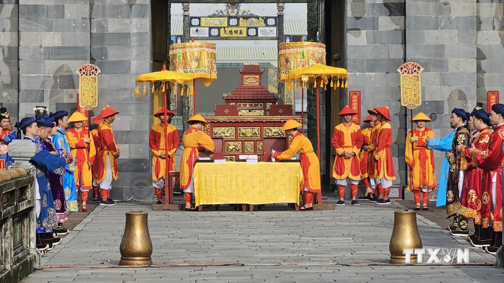 Công bố Festival Huế 2024 và tái hiện Lễ Ban sóc triều Nguyễn