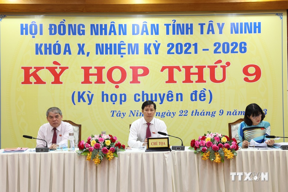 Chủ trì kỳ họp thứ 9, khóa X, nhiệm kỳ 2021-2026. Ảnh: Thanh Tân - TTXVN