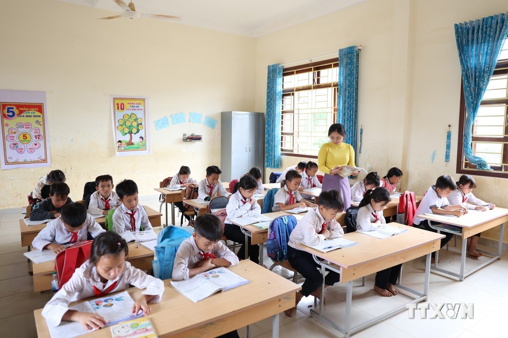 Giờ học của học sinh tiểu học ở xã Cư Pui, huyện Krông Bông (Đắk Lắk). Ảnh: Tuấn Anh – TTXVN