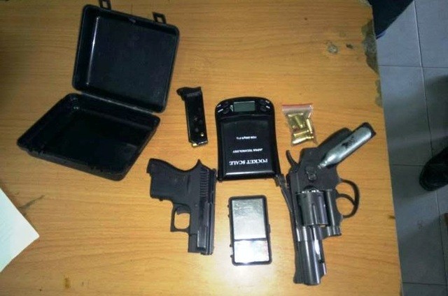 Bắt nhóm đối tượng chuyên bán lẻ ma túy, tàng trữ vũ khí “nóng”